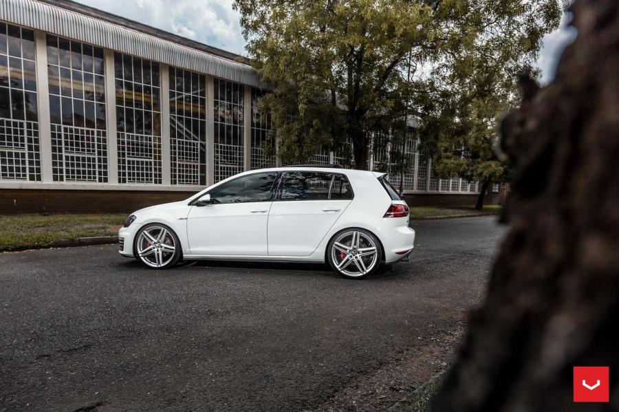  Volkswagen Golf GTI on Vossen Wheels (VWS5) 2018 года  (фото 3 из 12)